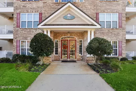 114 Sophee Ln, Lakewood, NJ 08701