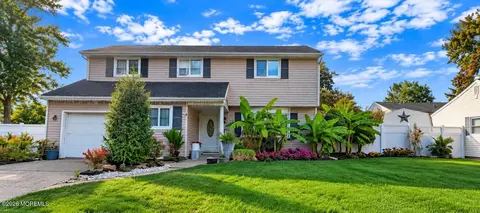 19 Hemlock St, Hazlet, NJ 07730