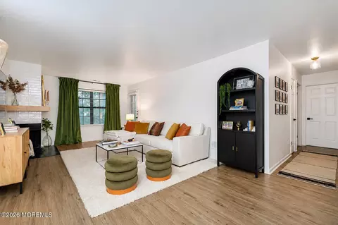 503 Chester Ct, Helmetta, NJ 08828