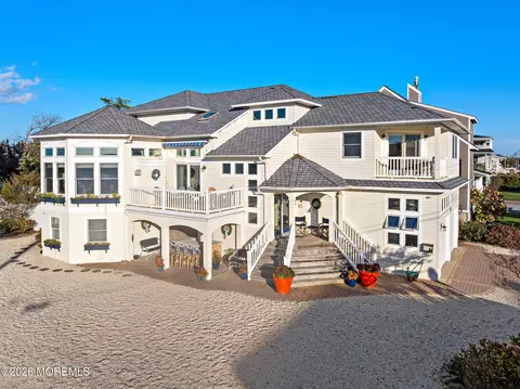 343 W 16th St, Ship Bottom, NJ 08008