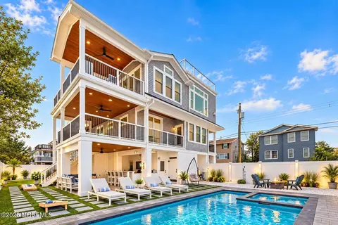 18 Mea Ln, Long Beach Township, NJ 08008