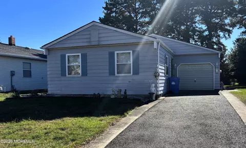 18 Inverell Dr, Toms River, NJ 08757