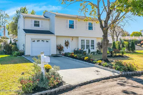 7 Wood Rd, Hazlet, NJ 07730