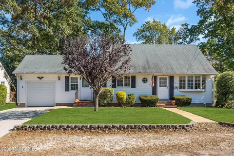 127 Harding Dr, Brick, NJ 08724