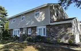 712 W Park Ave, Oakhurst, NJ 07755