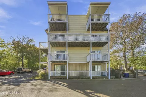 100 Navesink Ave #7, Atlantic Highlands, NJ 07716