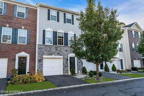 215 Chickadee Ct, Freehold, NJ 07728