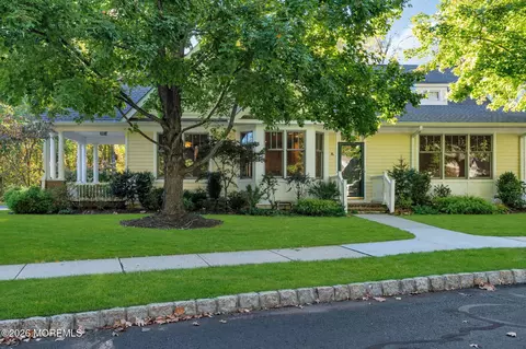36 Thornbrooke Dr, Shrewsbury, NJ 07702