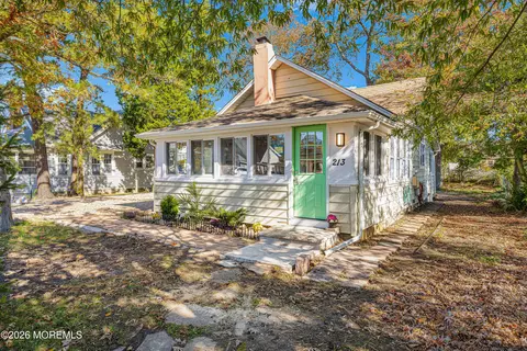 213 Grover Rd, Toms River, NJ 08753