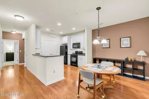 510 Sophee Ln, Lakewood, NJ 08701