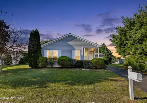 2 Pine Grove Ave, Manahawkin, NJ 08050