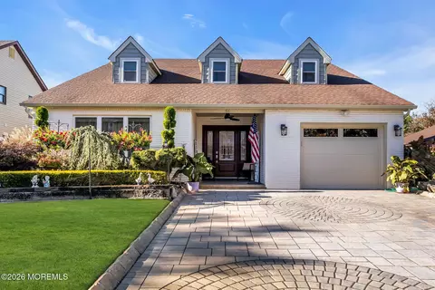 51 Murray Hill Ter, Marlboro, NJ 07746