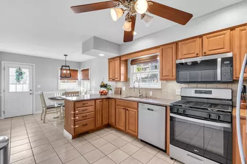 Kitchen - 564 Nicholas Rd, Brick, NJ 08724 photo 2 of 3