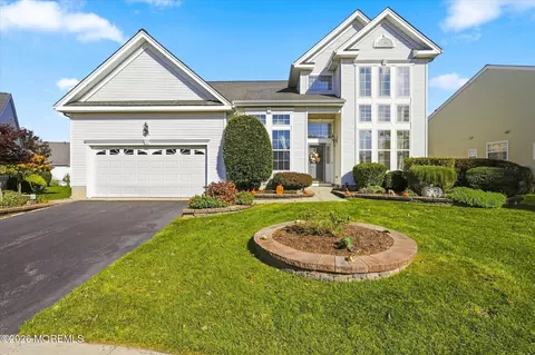 8 Blue Branch Ct, Barnegat, NJ 08005