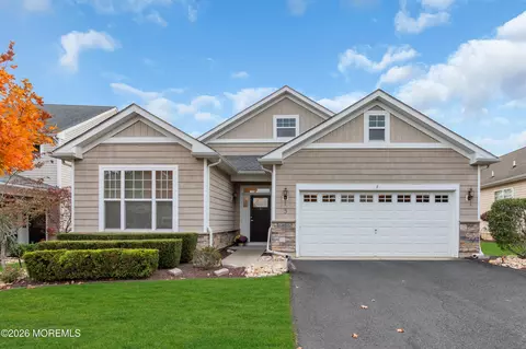9 Day Star Rd, Manalapan, NJ 07726