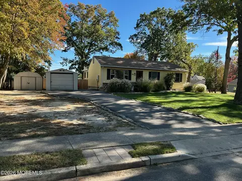 105 Rochelle Ave, Howell, NJ 07731