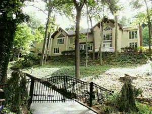 4 Silverbeech Ct, Holmdel, NJ 07733 photo 1