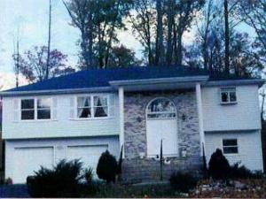 10 Walnut Ct, Matawan, NJ 07747 photo 1