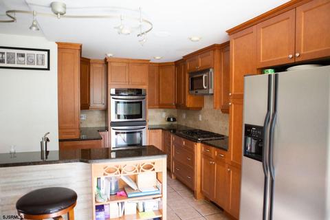 204 E Sturbridge Ct, Galloway, NJ 08205 photo 2