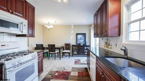 203 E Sturbridge Ct, Galloway, NJ 08205 photo 9