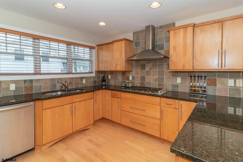  115 N Annapolis Ave, Atlantic City, NJ 08401 photo 7