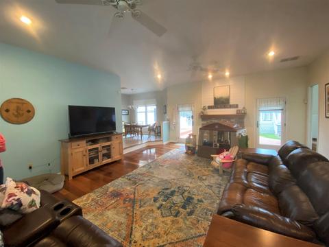 207 E Haws Ct, Galloway, NJ 08205 photo 4