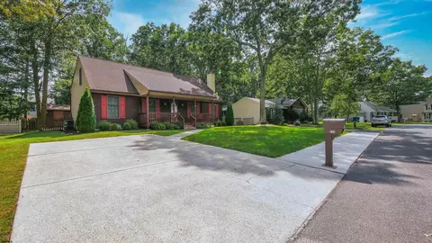 517 Cornwall Dr, Galloway, NJ 08205 photo 2