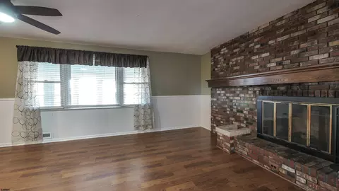 Living - 707 Breakers Ave, Absecon, NJ 08201 photo 2 of 4