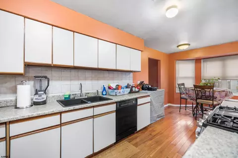 Kitchen - 200 Egnor Dr, Galloway, NJ 08205 photo 3 of 4