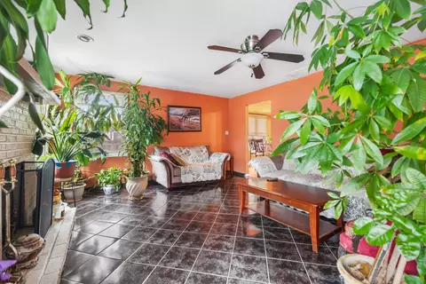 Living - 200 Egnor Dr, Galloway, NJ 08205 photo 2 of 4