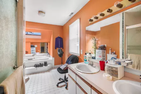 Bath - 200 Egnor Dr, Galloway, NJ 08205 photo 4 of 6