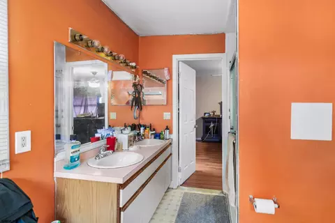 Bath - 200 Egnor Dr, Galloway, NJ 08205 photo 5 of 6