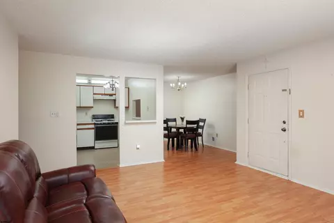 Living - 17 Apache Ct #17, Absecon, NJ 08205 photo 4 of 4