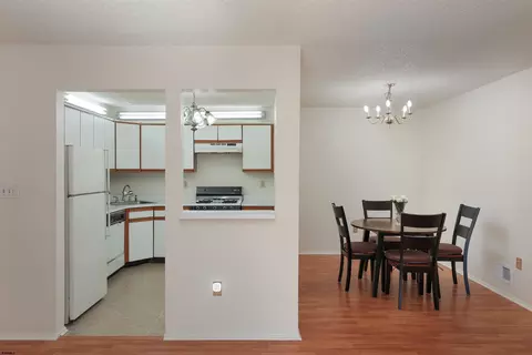 Kitchen - 17 Apache Ct #17, Absecon, NJ 08205 photo 4 of 4