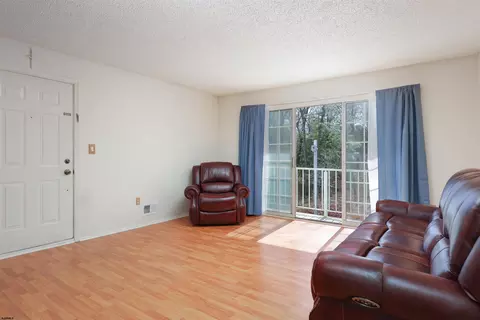 Living - 17 Apache Ct #17, Absecon, NJ 08205 photo 1 of 4
