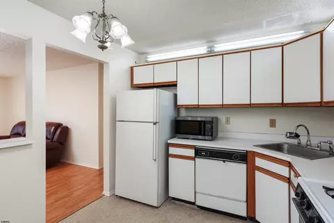 Kitchen - 17 Apache Ct #17, Absecon, NJ 08205 photo 3 of 4