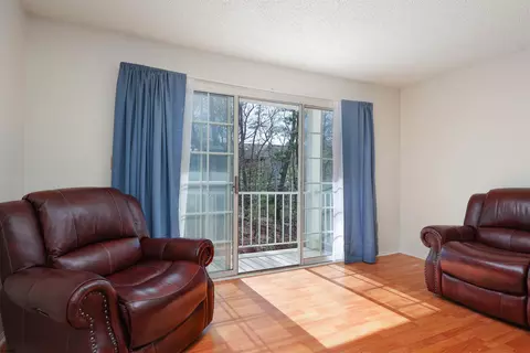 Living - 17 Apache Ct #17, Absecon, NJ 08205 photo 2 of 4