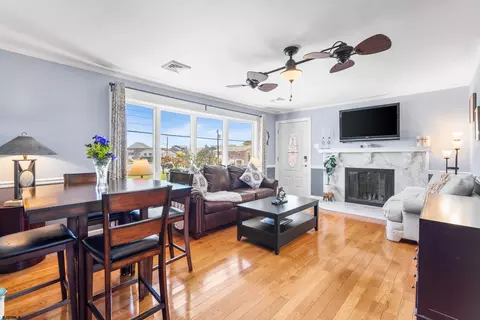 Living - 800 Evans Blvd, Brigantine, NJ 08203 photo 1 of 3