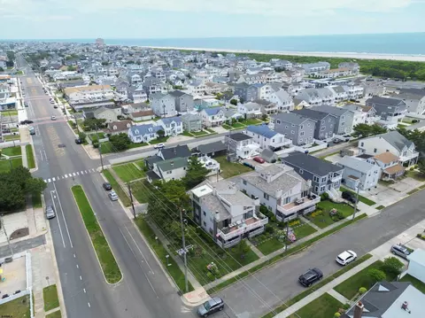 301 36th St S #E, Brigantine, NJ 08203 photo 3