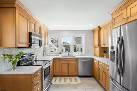 Kitchen - 8610 3rd Ave, Stone Harbor, NJ 08247 photo 2 of 6