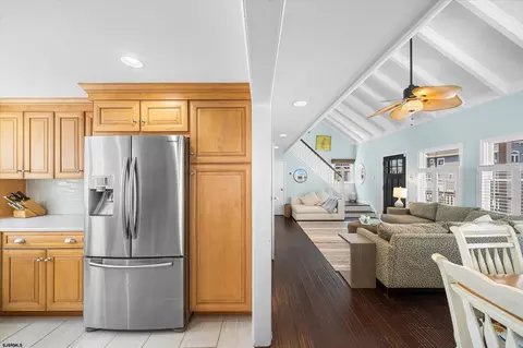 Entry Way - 8610 3rd Ave, Stone Harbor, NJ 08247 photo 1 of 4