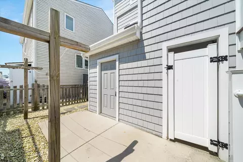 Exterior - 8610 3rd Ave, Stone Harbor, NJ 08247 photo 14 of 19