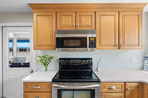 Kitchen - 8610 3rd Ave, Stone Harbor, NJ 08247 photo 5 of 6