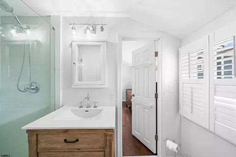 Bath - 8610 3rd Ave, Stone Harbor, NJ 08247 photo 4 of 4