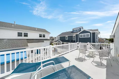 Exterior - 8610 3rd Ave, Stone Harbor, NJ 08247 photo 11 of 19