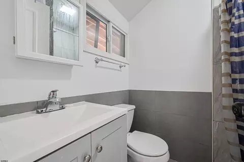 Bath - 730 E Belmar Ave, Galloway, NJ 08205 photo 1 of 2