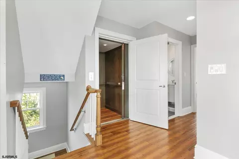 Entry Way - 2612 Commonwealth Ave, Strathmere, NJ 08248 photo 2 of 2