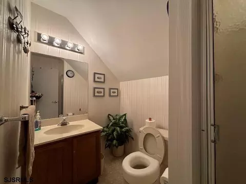 Bath - 2 Surfside Rd, Brigantine, NJ 08203 photo 5 of 5