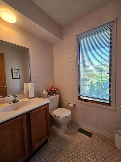 Bath - 2 Surfside Rd, Brigantine, NJ 08203 photo 1 of 5