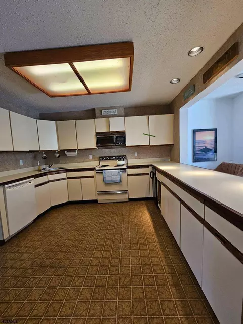 Kitchen - 2 Surfside Rd, Brigantine, NJ 08203 photo 1 of 5
